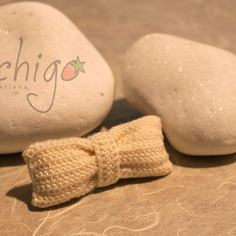 Fermaglio per capelli con fiocco ad uncinetto 