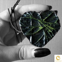 Ciondolo in papier maché "big heart cartessenza" - verde metal