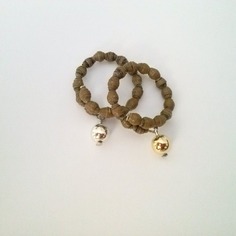 Coppia di anelli con perle di carta e pendente 