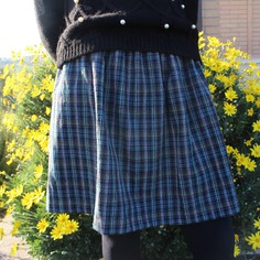 Gonna tartan con sfondo verde in morbida lanetta 