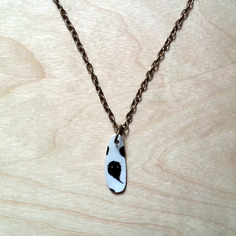 Collana con ciondolo mostri mommoti dipinto a mano 