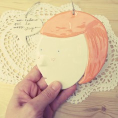 Decorazione da appendere, facce sagge 