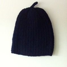 Berretto in lana blu scuro handmade for love 