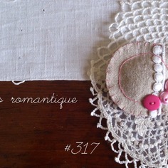 Spilla modello pierilla fatta a mano lanicodellemeraviglie 