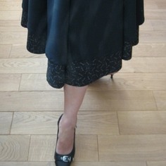 Une jupe longue rétro en laine noire doublée de coton 