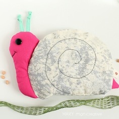 Scaldotto lumaca con noccioli di ciliegia, rosa e grigio 