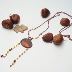 Collana handmade con castagna in legno dipinta a mano rosario e pietre dure 