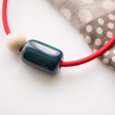 Collana capsula in ceramica verde petrolio 