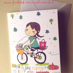 Biglietto illustrato con busta bimba in bicicletta con citazione 