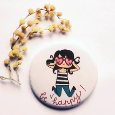 Spilla rotonda illustrata. bimba be happy 