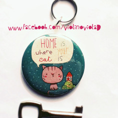 Portachiavi rotondo illustrato. la casa è dove è il tuo gatto 