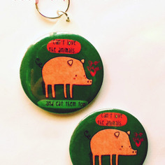 Portachiavi rotondo illustrato. maialino go veg 