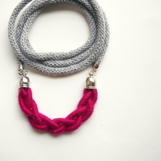 Collana lunga con cordoncino in cotone e treccia in lana color vinaccia- milleintrecci collezione inverno 