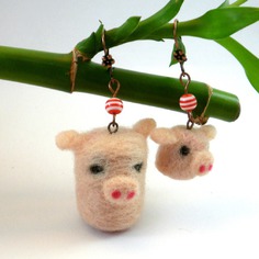 Orecchini con porcellini in feltro fatti a mano 