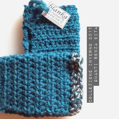 Mezzi guanti in lana color petrolio con rifinitura melange lavorati all'uncinetto 