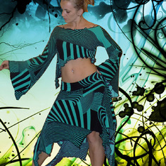 Ensemble top asymétrique et jupe ' green vibrations ...' 