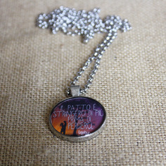 Collana con cammeo in resina *urlando contro il cielo* di ligabue 