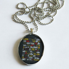 Collana con cammeo in resina *yellow* coldplay 