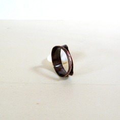 Anello a fascia in rame e texture non regolabile 