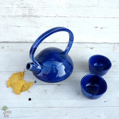 Teiera piccola con tazzine in ceramica blu elettrico per tè e tisane 