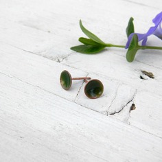 Piccoli orecchini a perno in rame verde trasparente 