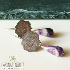 Orecchini rame e argento con motivo inciso e gocce di ametista 