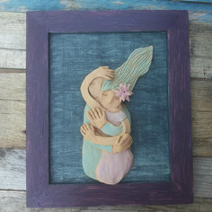 Scultura in terracotta in cornice, abbraccio, decorazione da parete 