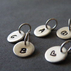 Pendente argento 925 lettere stampate a mano regali damigelle d’onore by steamylab 