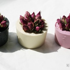 "rose therpay" sapone tubolare piccolo con bocci di rosa 