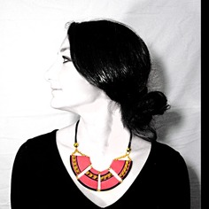 Sahara collana in moosgummi rosso corallo e nero e borchie coniche – handmade 