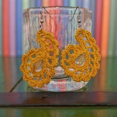 Orecchini giglio, ocra e perlina trasparente