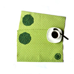 Coppia di tovagliette da colazione a pois verdi 