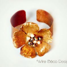 Bracciale rigido a fascia con fiore