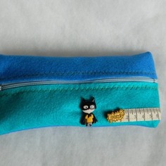 Astuccio con zip in feltro blu e turchese "batman" 