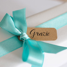 Piccole tag con la scritta"grazie"color kraft 