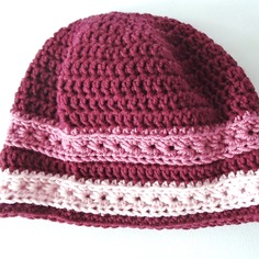 Cappellino bambina tonalità rosa in morbida lana merino 