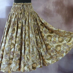 1 jupe longue verte et kaki à fleurs en coton 45 pans 
