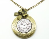 Sautoir vintage, porte photo. Horloge parisienne