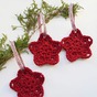 Set di tre addobbi natalizi realizzati a crochet 